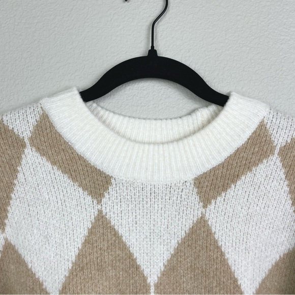 Abercrombie and Fitch Women's Medium Diamond Pattern Wedge Crew Knit Sweater - Picture 4 of 16